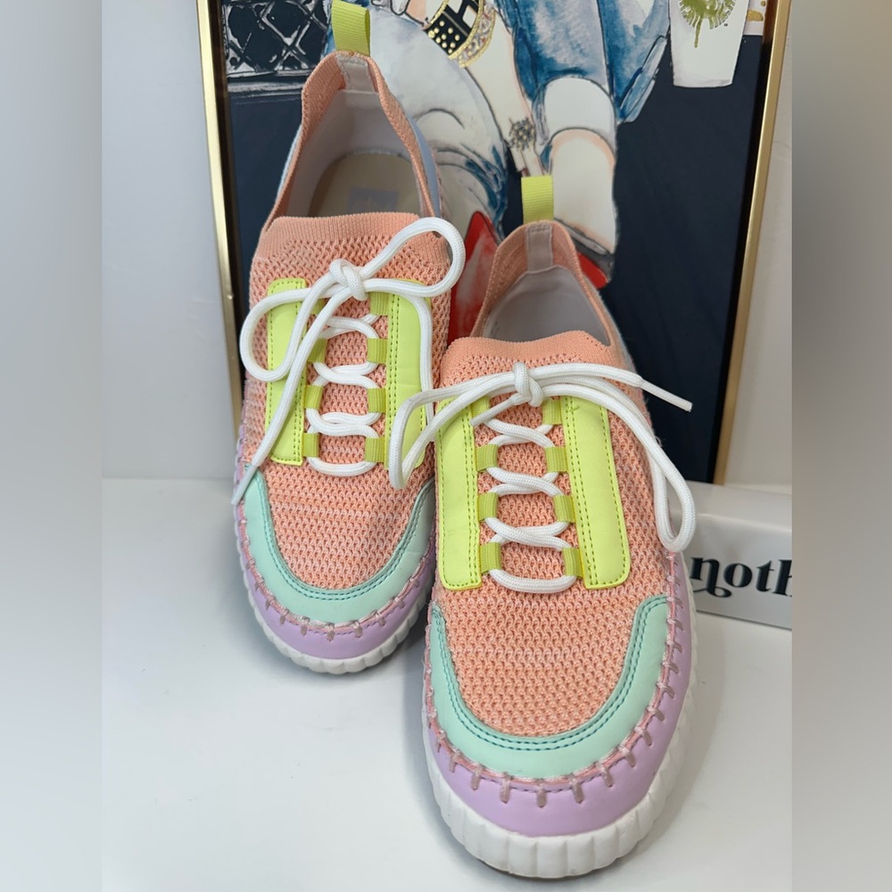 DV Dolce Vita
DV Dolce Vita BIG GIRLS Feenyx Sneaker SIZE:5 - Picture 10 of 10